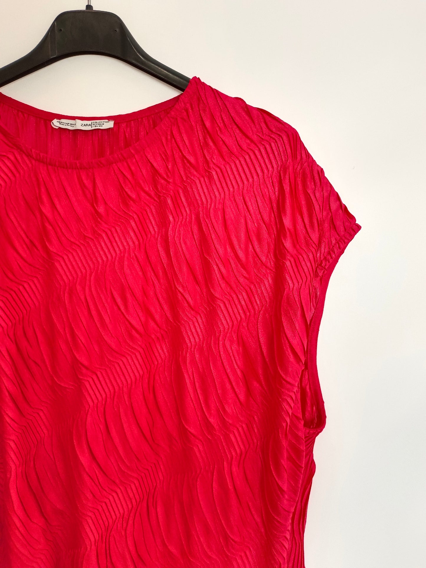 ZARA. vestido rojo fruncido T.m