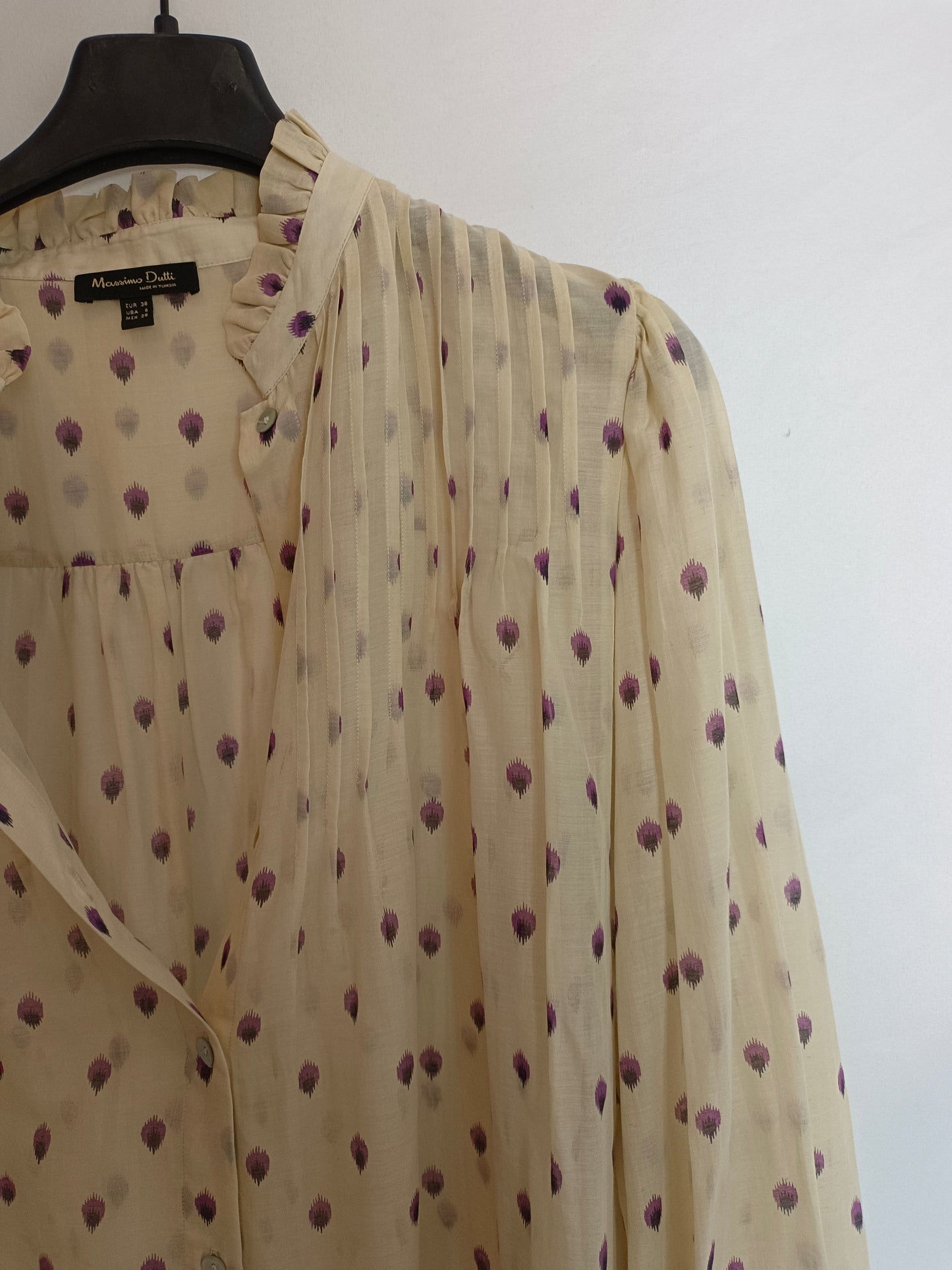 MASSIMO DUTTI. Blusa beige lunares T.38