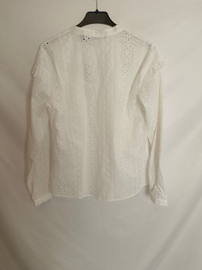 VERO MODA. Blusa blanca troquelada T.m