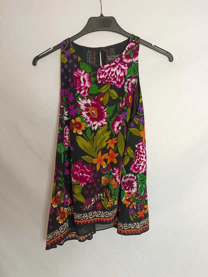 ZARA. Top negro flores T.m