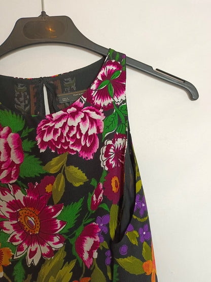 ZARA. Top negro flores T.m