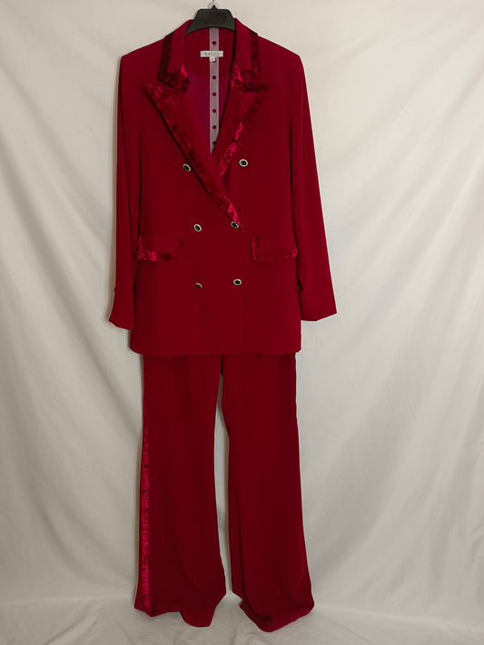 BRUNA. Total look burdeos T.s/m