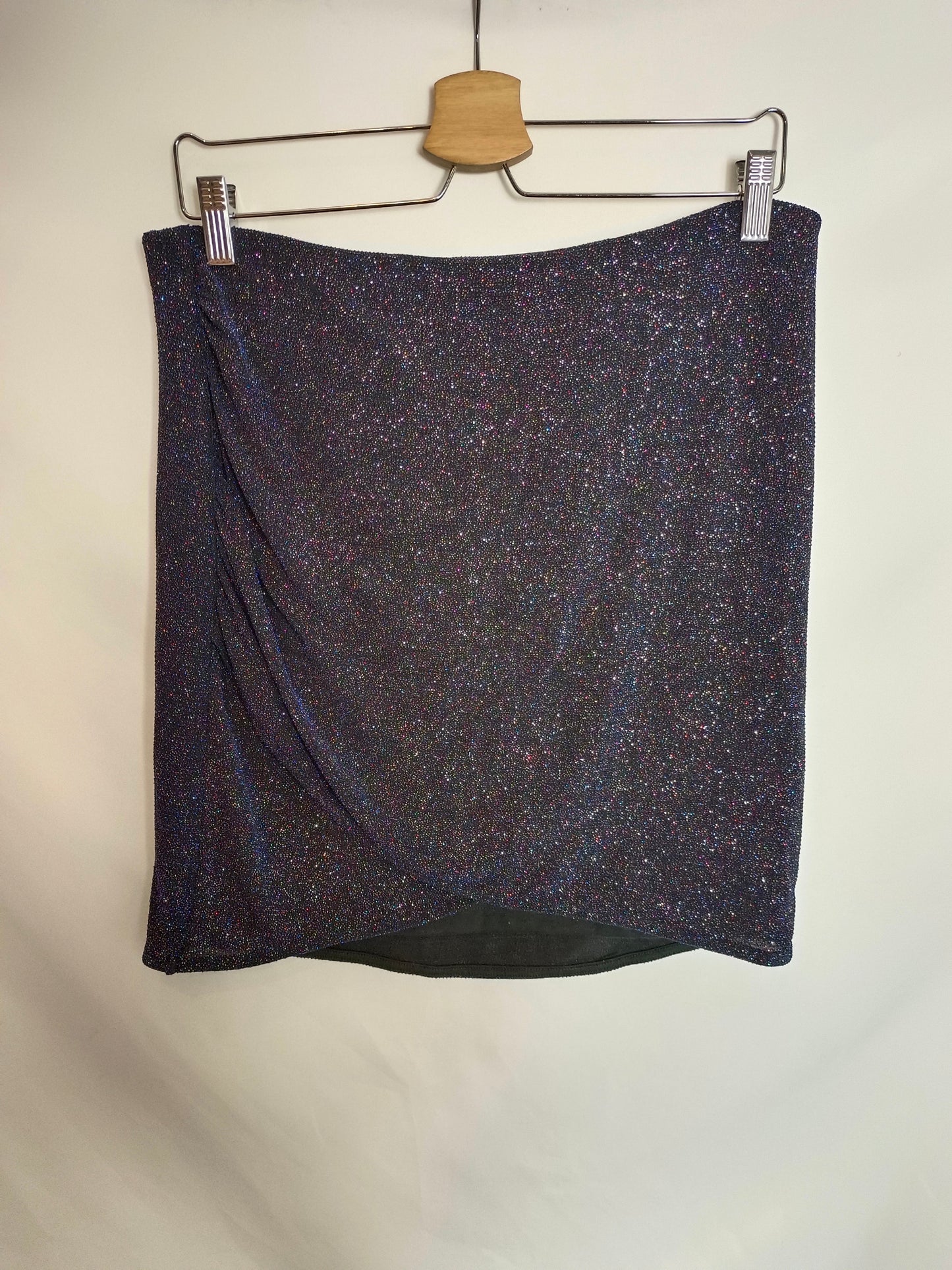 H&M. Falda corta purpurina T.l