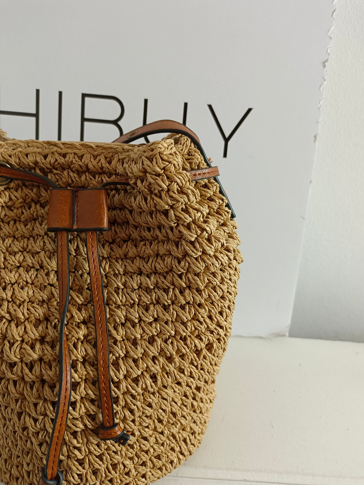 OTRAS. Bolso saco rafia