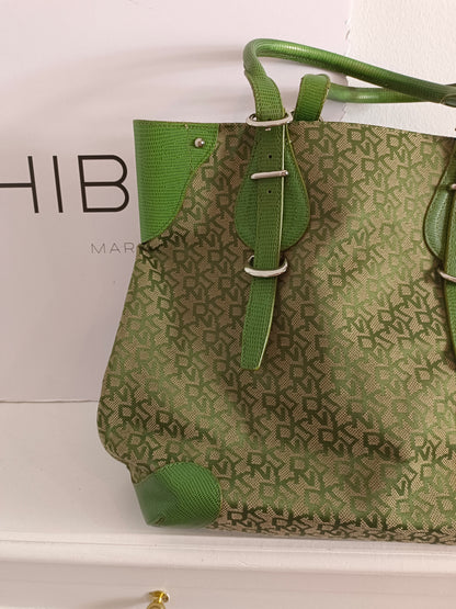 DKNY. Bolso verde tela (TARA)