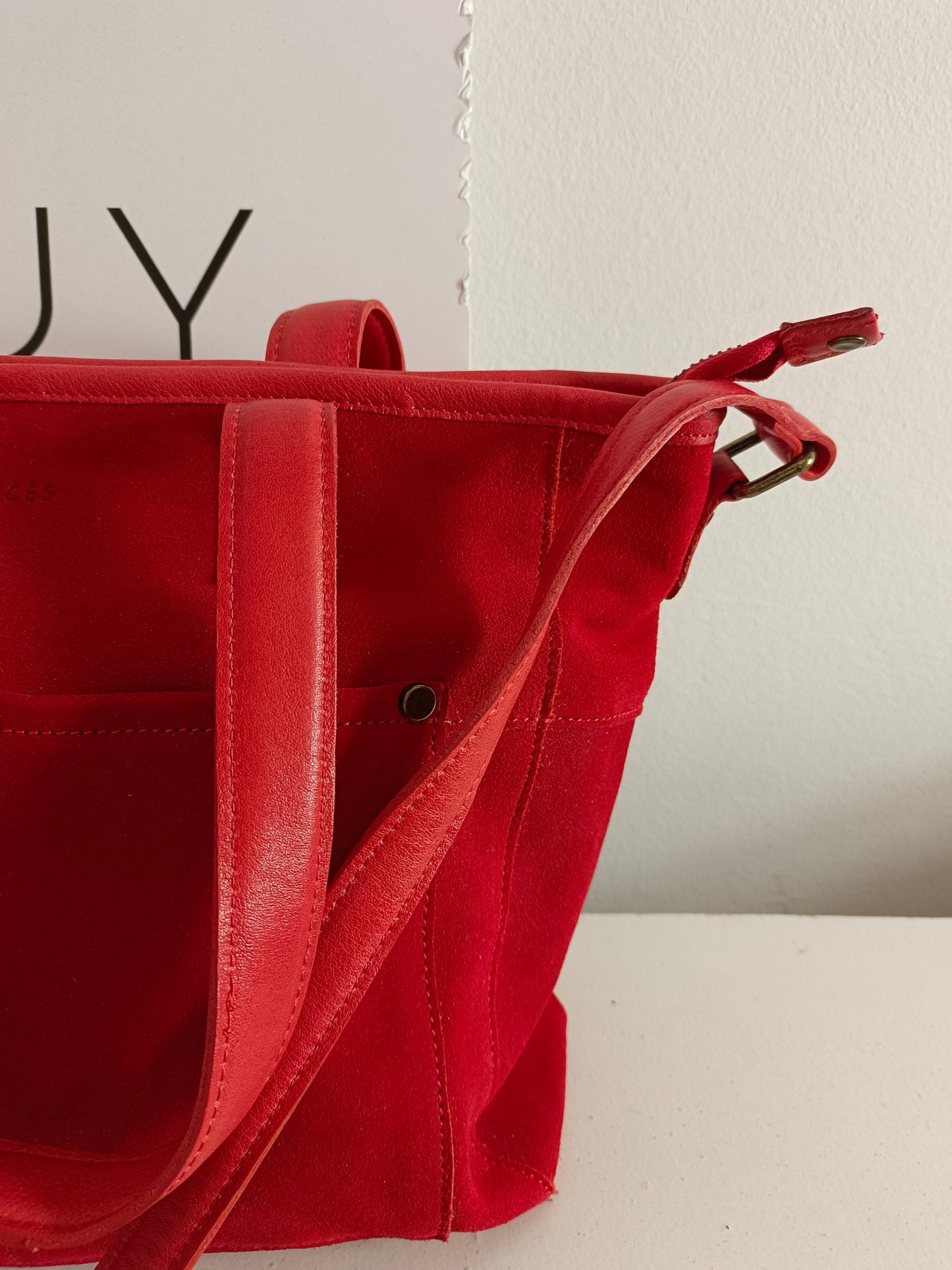 PIECES. Bolso rojo piel
