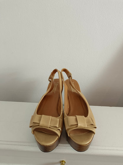 UTERQÜE. Plataformas beige lazo T.41