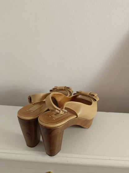 UTERQÜE. Plataformas beige lazo T.41