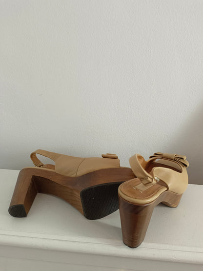 UTERQÜE. Plataformas beige lazo T.41