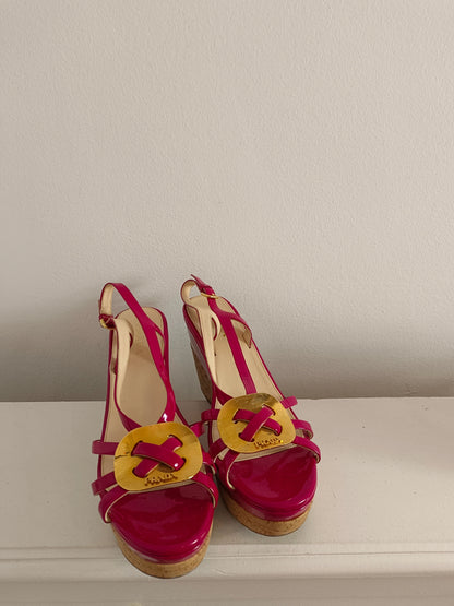 PRADA. Plataformas rosas charol T.41