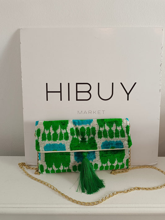 OTRAS. Bolso verde bordado