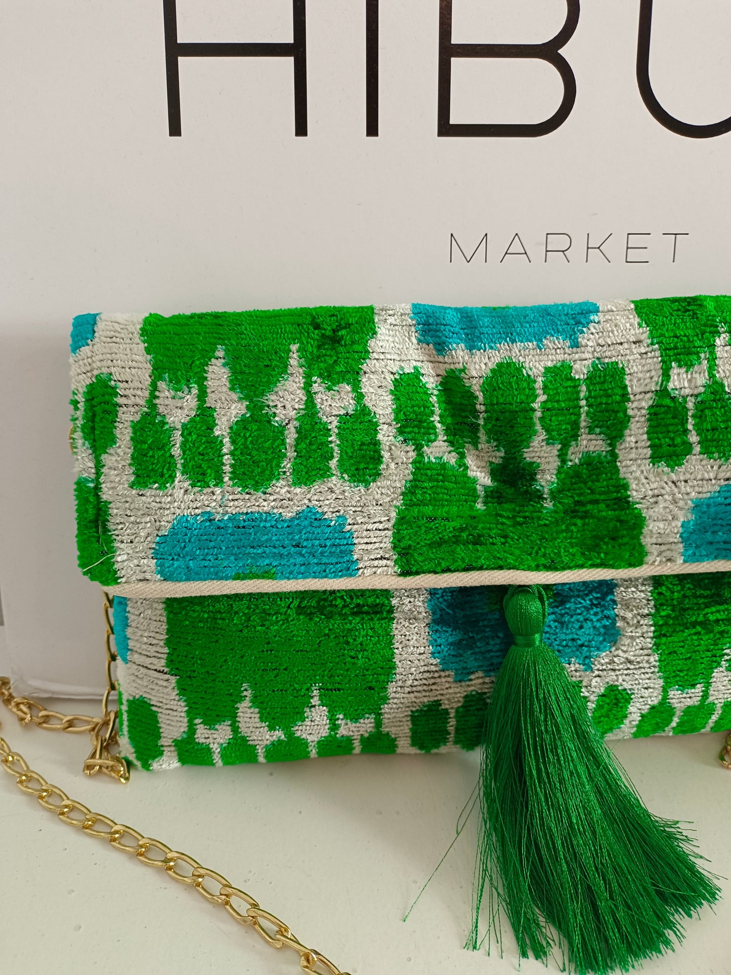 OTRAS. Bolso verde bordado