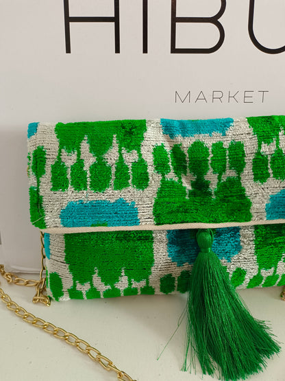 OTRAS. Bolso verde bordado