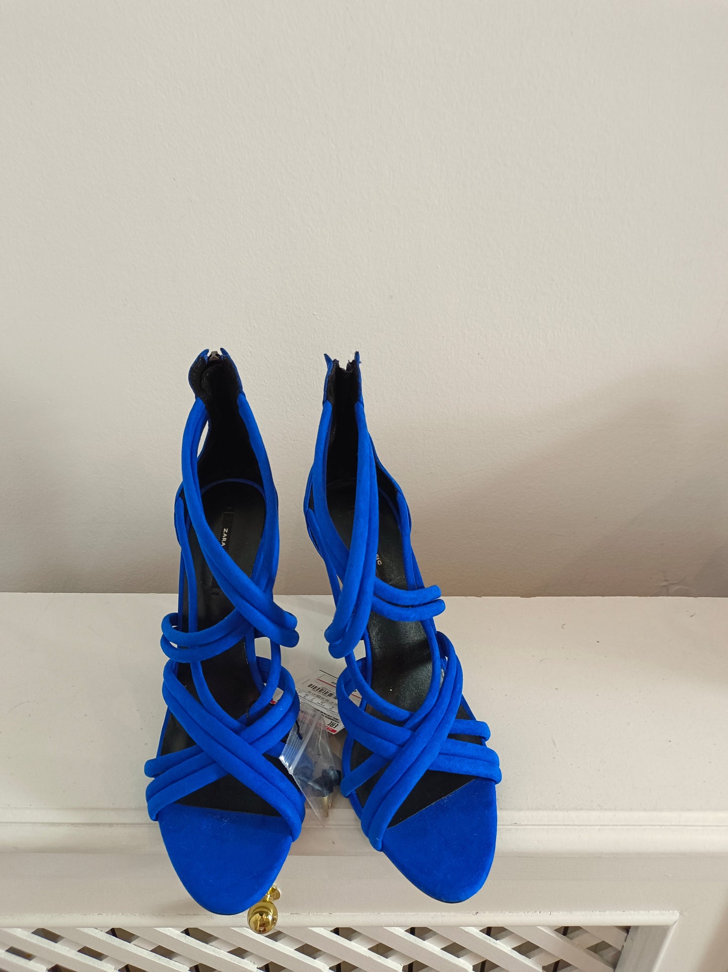 ZARA. Blue strappy sandals, size 40 