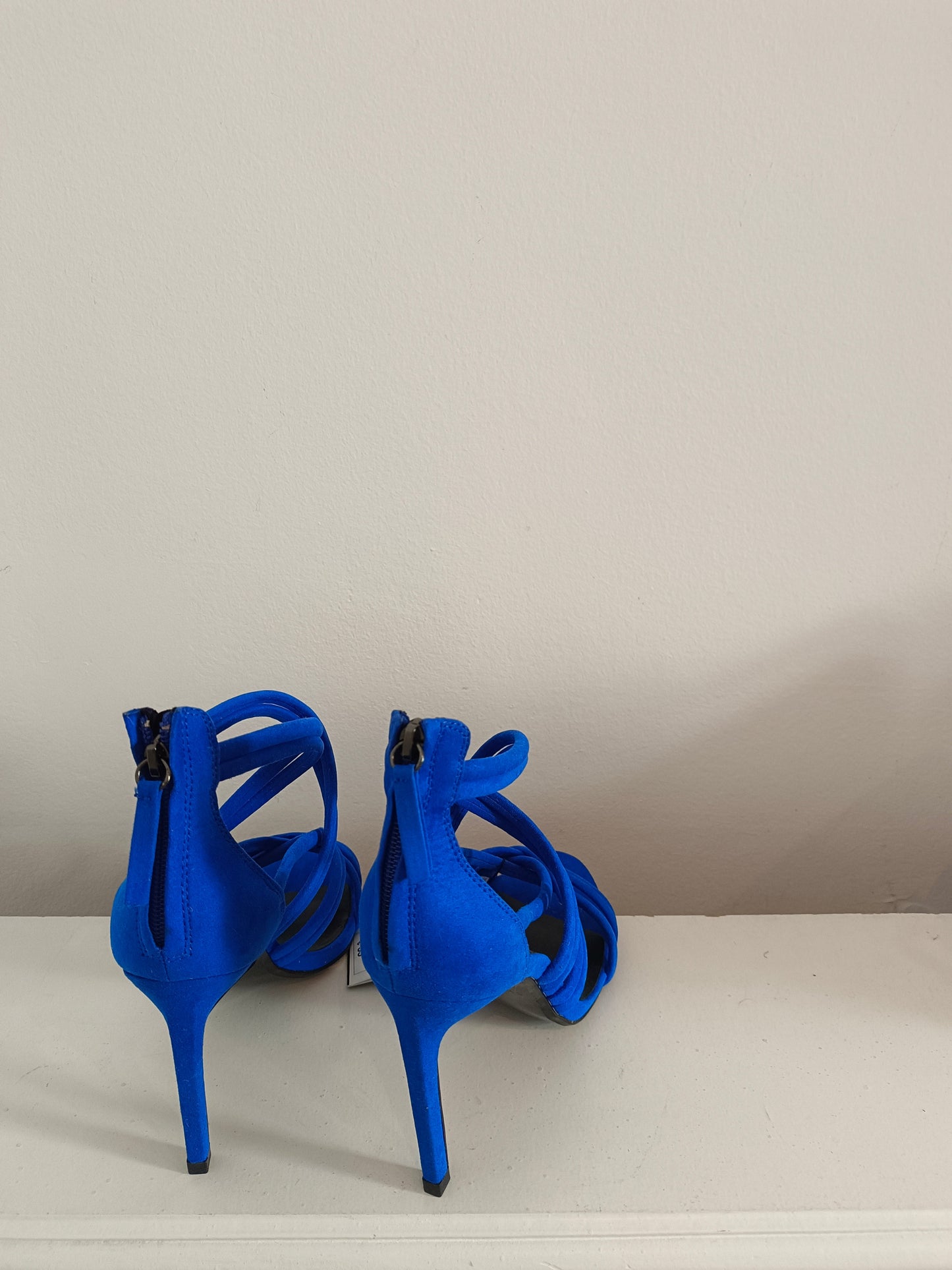 ZARA. Blue strappy sandals, size 40 