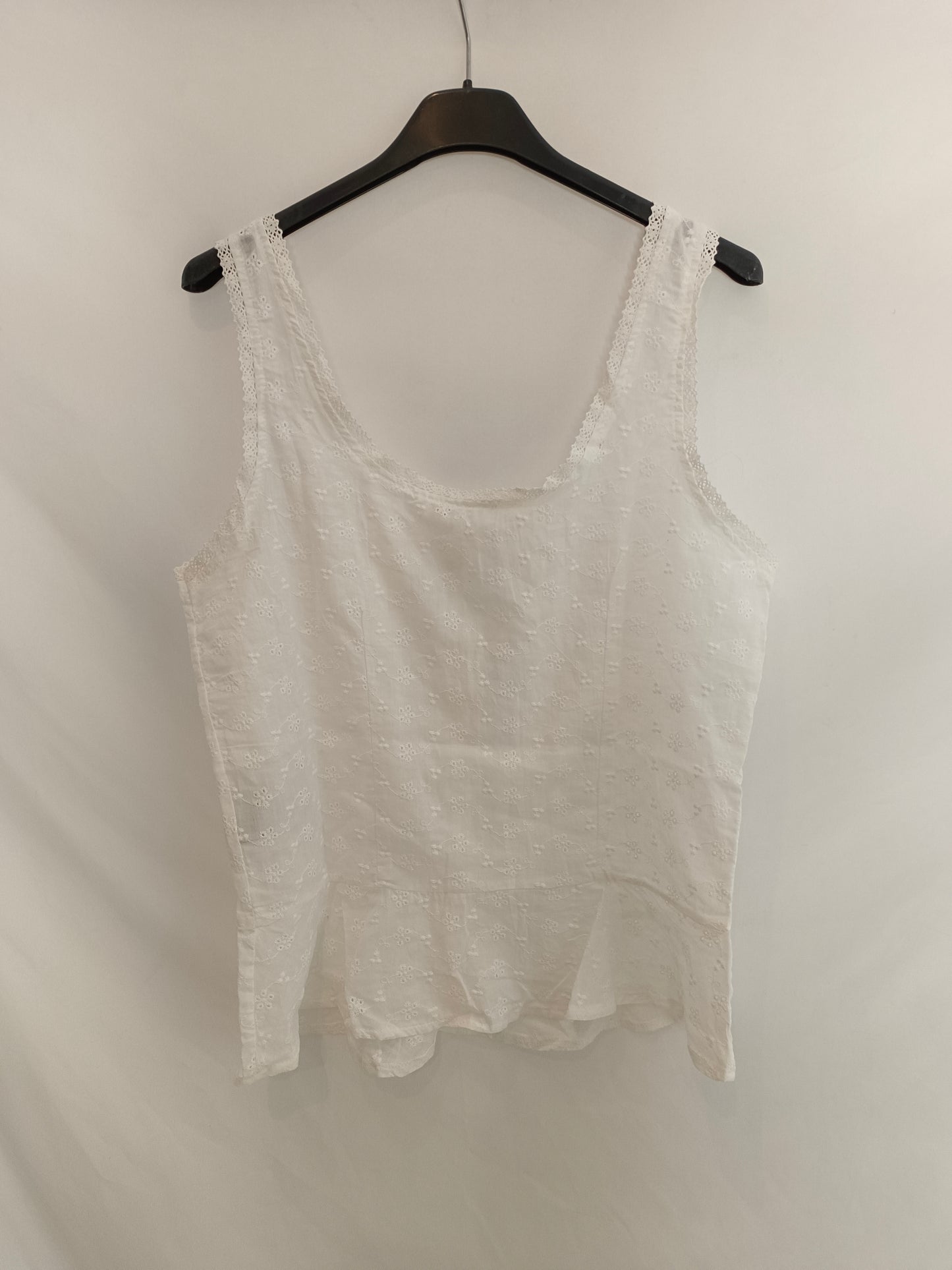 MRS.LUNA. top tirantes bordada. T.M