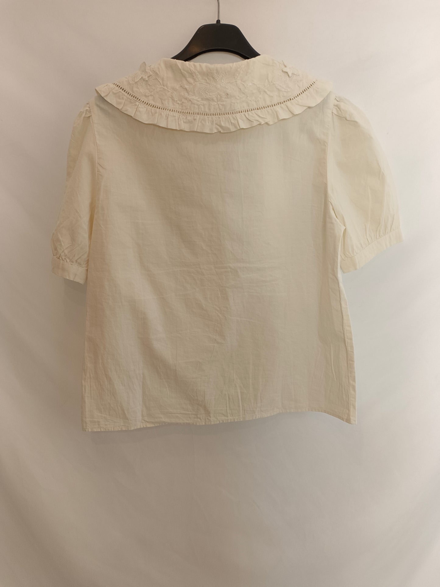 ZARA. Camisa blanco roto cuello bordado. T13-14