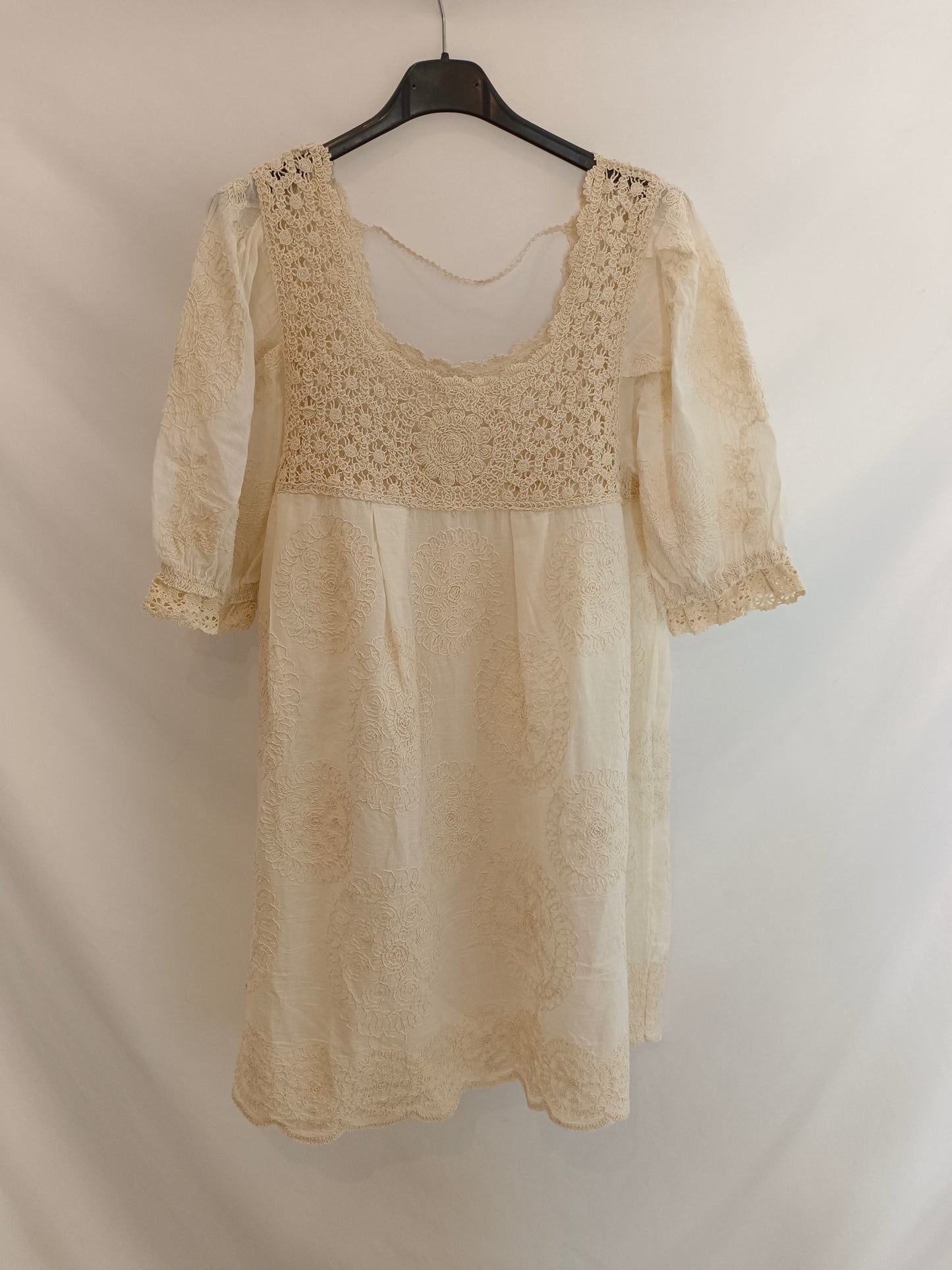 OTRAS. Vestido fluido  bordado. TU