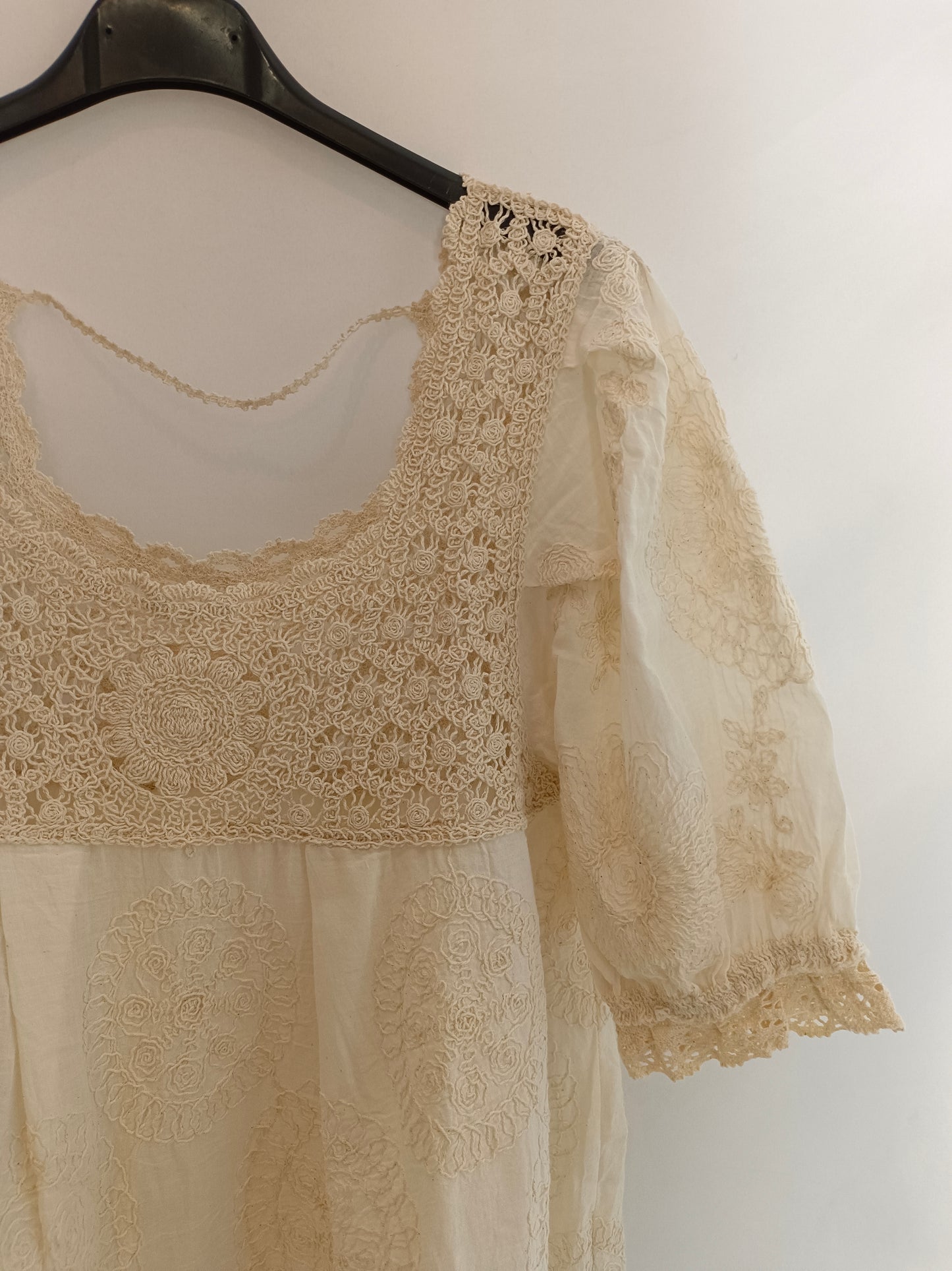 OTRAS. Vestido fluido  bordado. TU