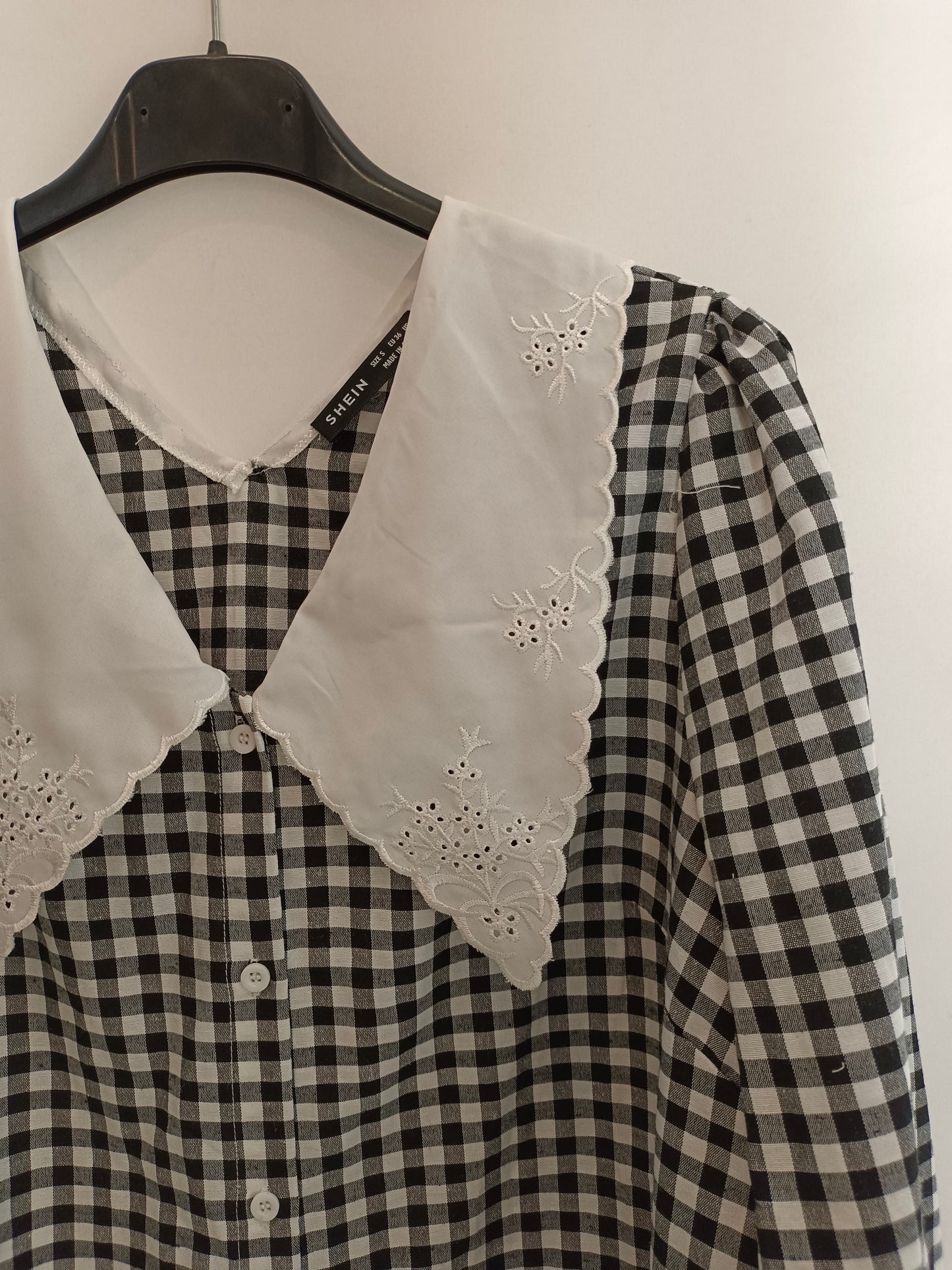 SHEIN. Camisa cuadros cuello bordado. T.S