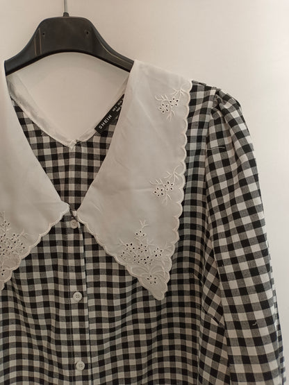 SHEIN. Camisa cuadros cuello bordado. T.S