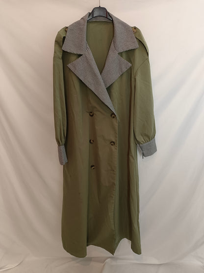 SHEIN. Gabardina larga verde. T.S