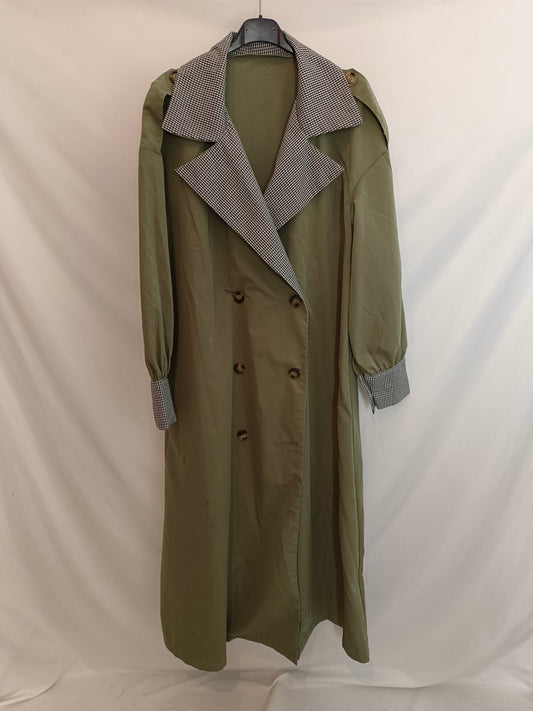 SHEIN. Gabardina larga verde. T.S