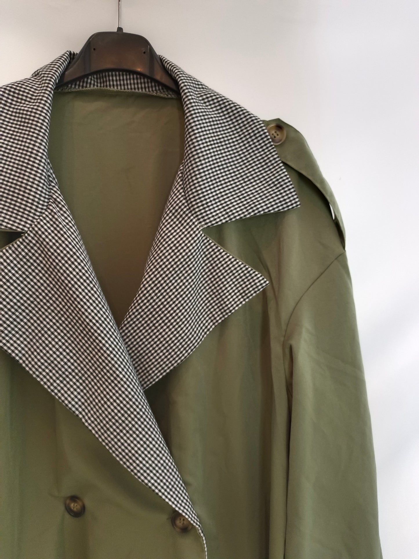 SHEIN. Gabardina larga verde. T.S