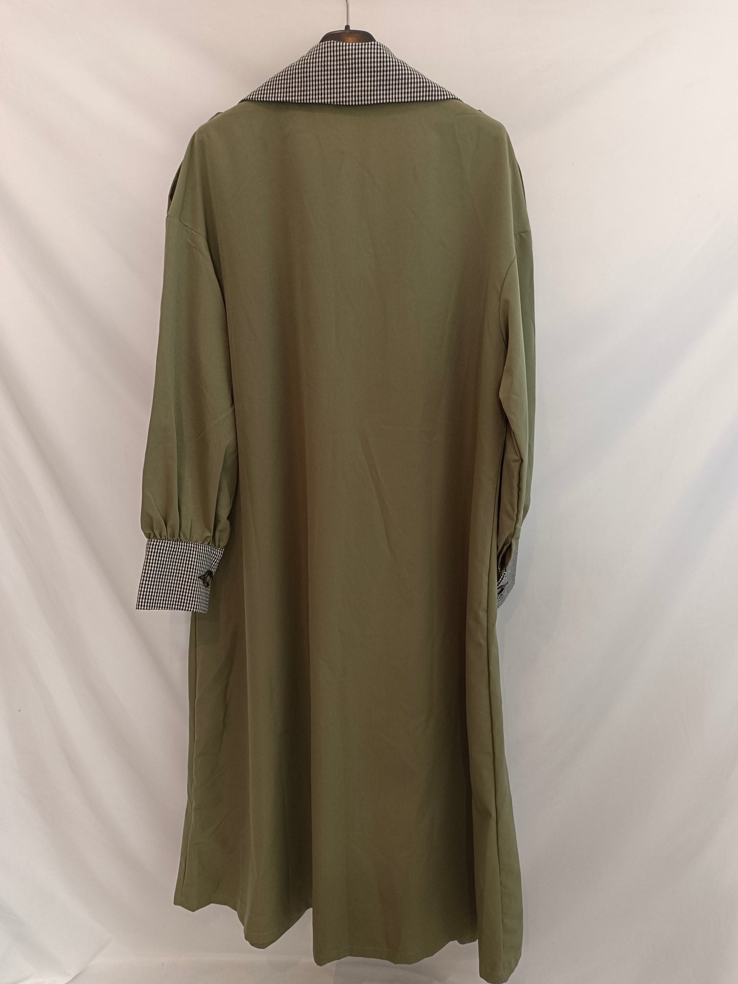 SHEIN. Gabardina larga verde. T.S