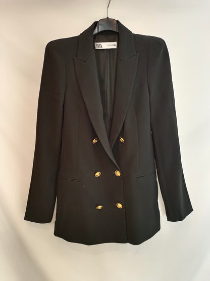 ZARA. Blazer negra doble botón. T.S