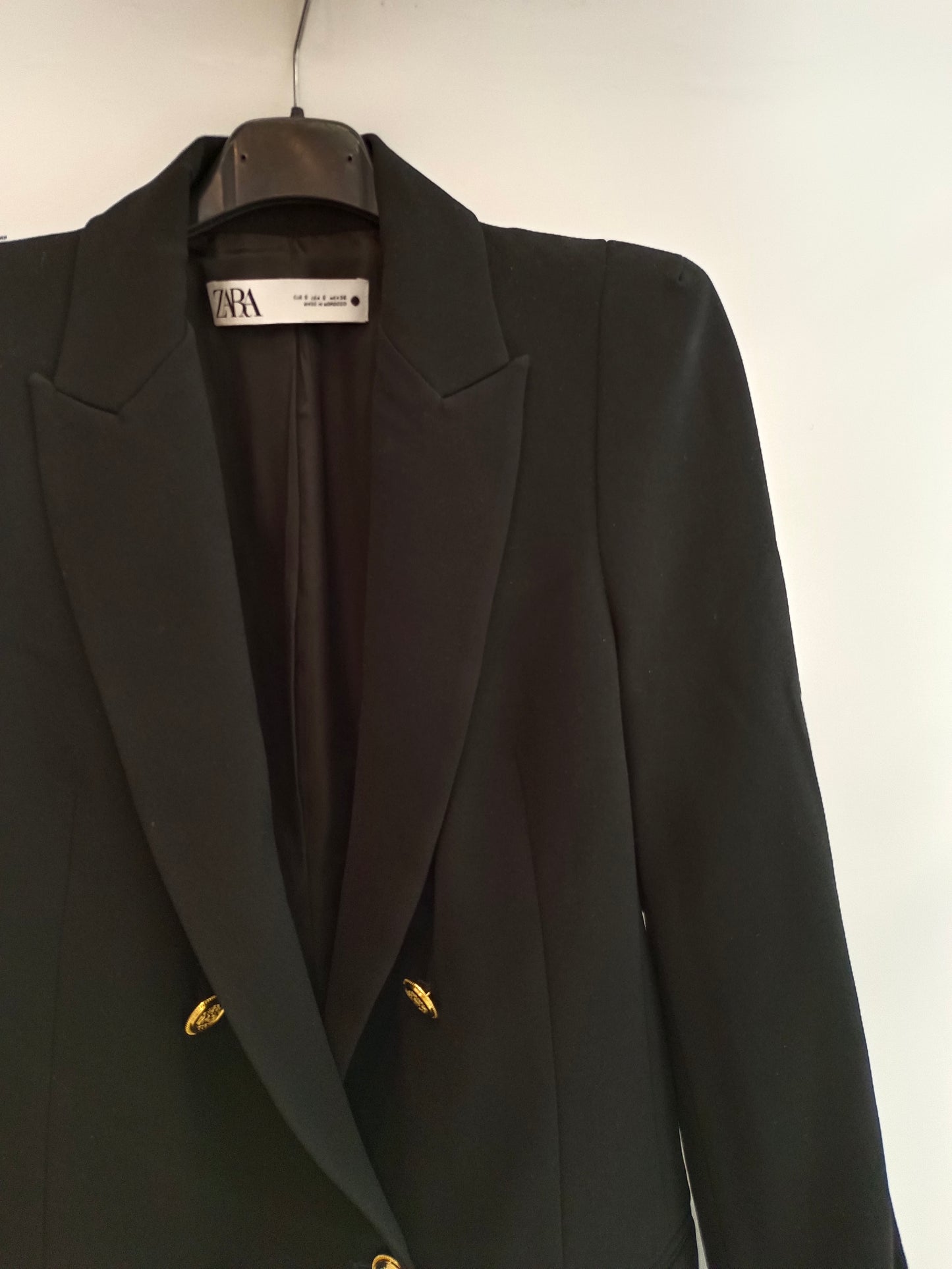 ZARA. Blazer negra doble botón. T.S
