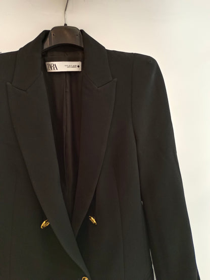ZARA. Blazer negra doble botón. T.S