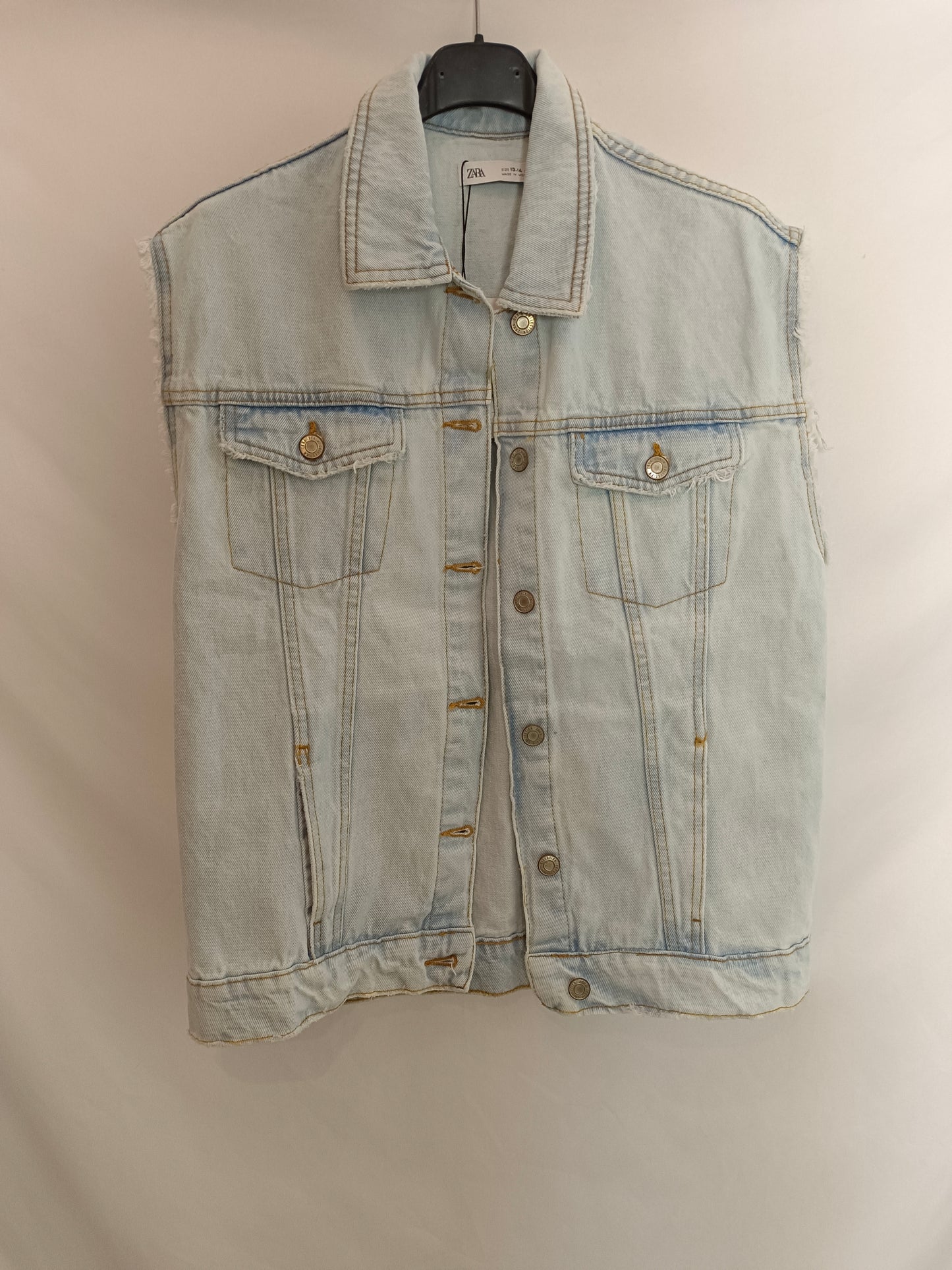 ZARA. Chaleco denim oversized. T.13-14