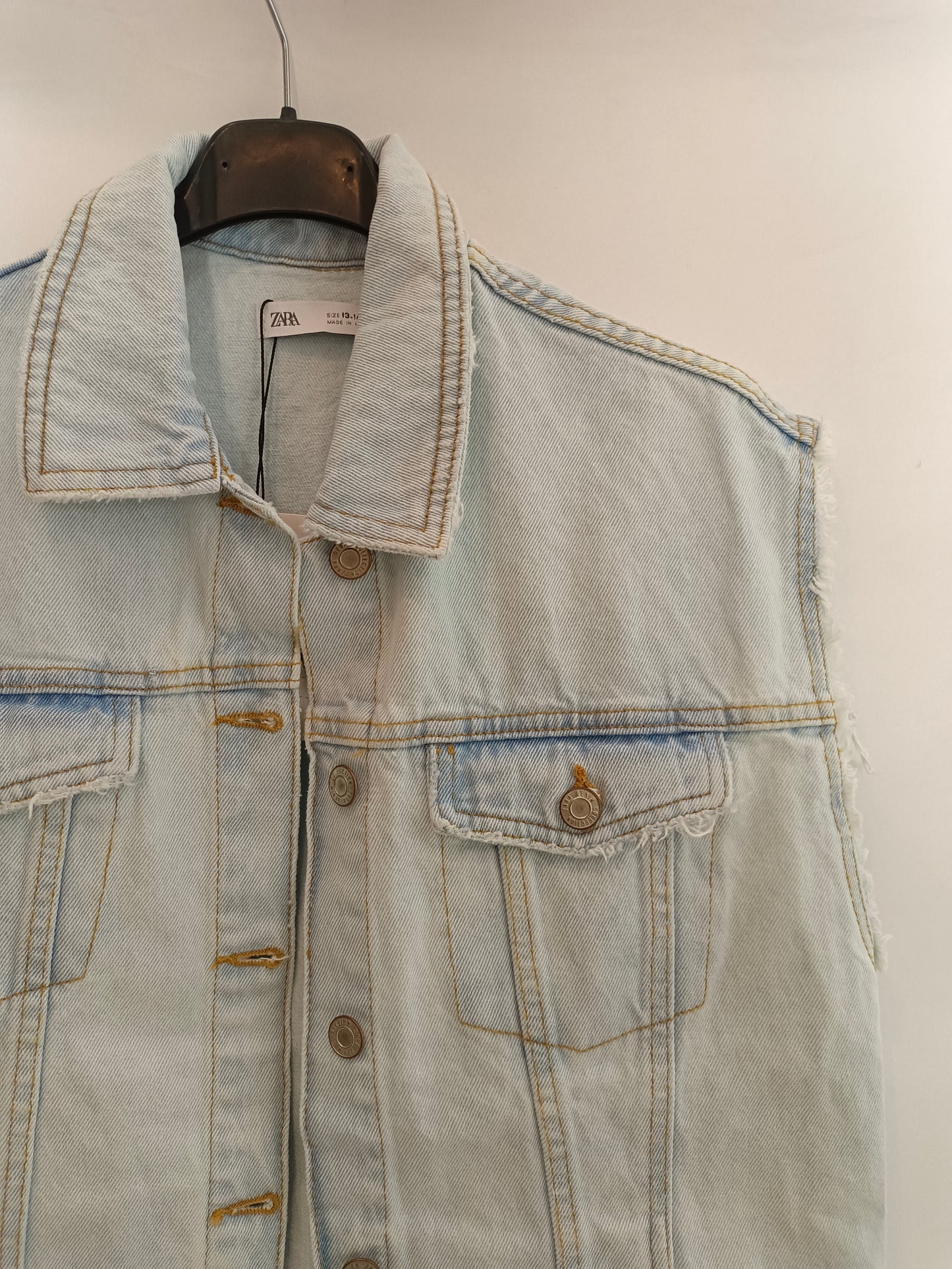 ZARA. Chaleco denim oversized. T.13-14