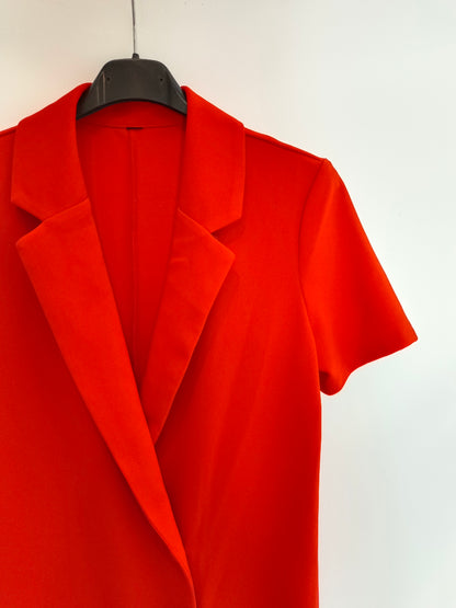 OTRAS. Vestido camisero rojo corto. TU