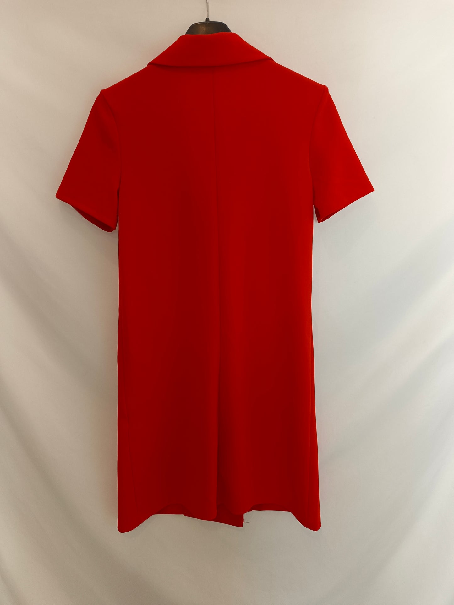 OTRAS. Vestido camisero rojo corto. TU