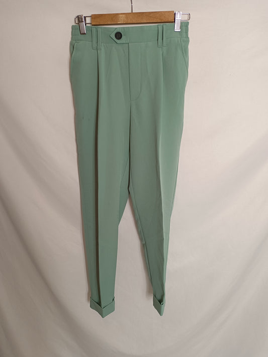 BERSHKA. Pantalón fluido verde agua. T.M