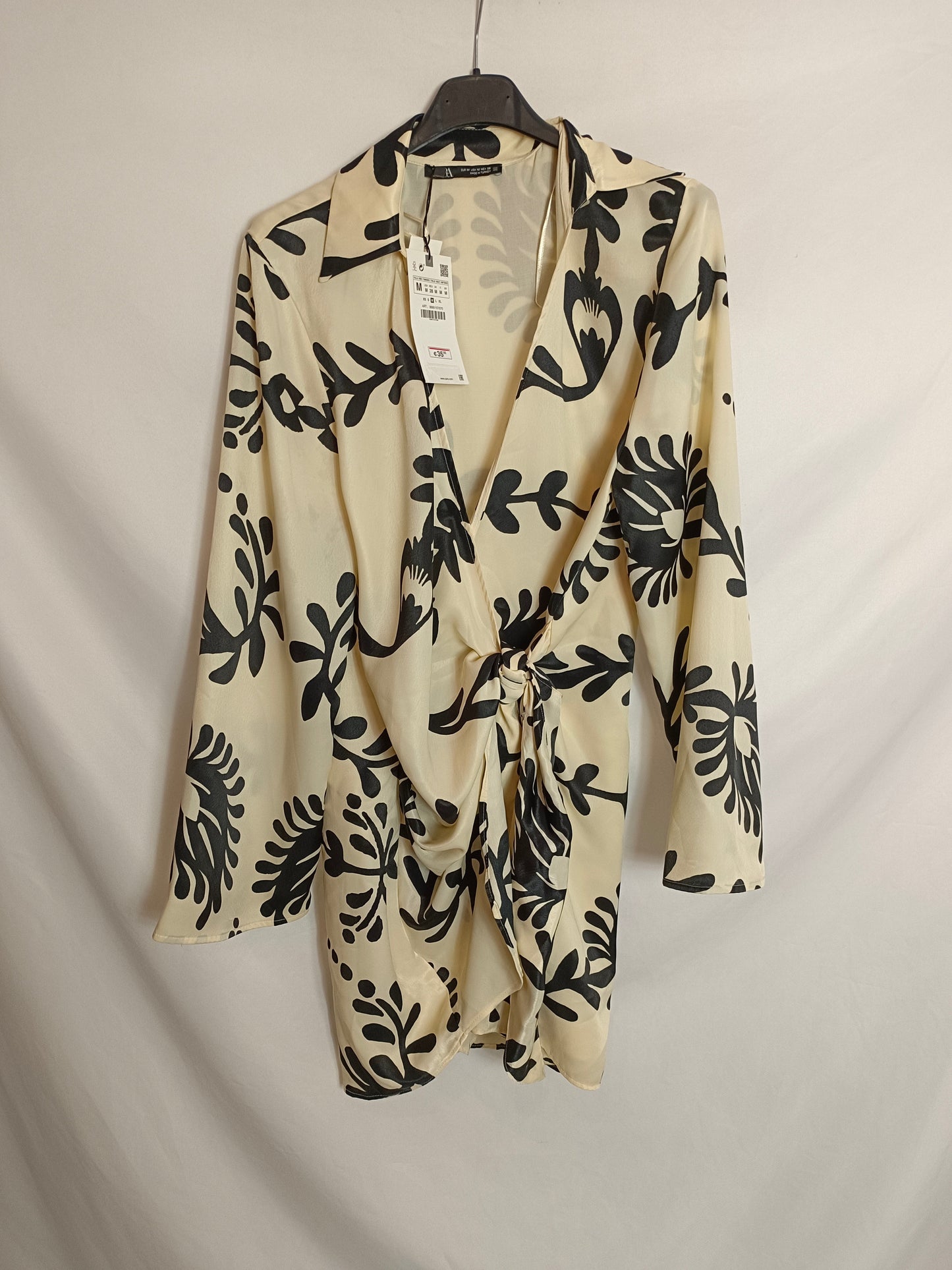 ZARA. Vestido beige flores T.m