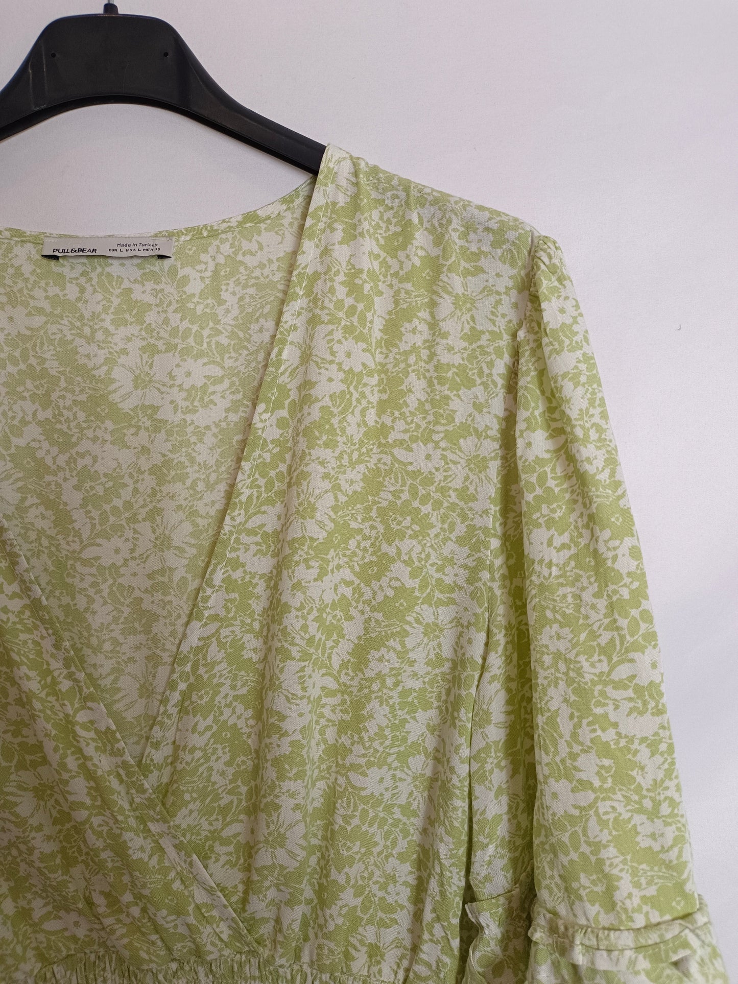 PULL&BEAT. Top verde flores  T.l