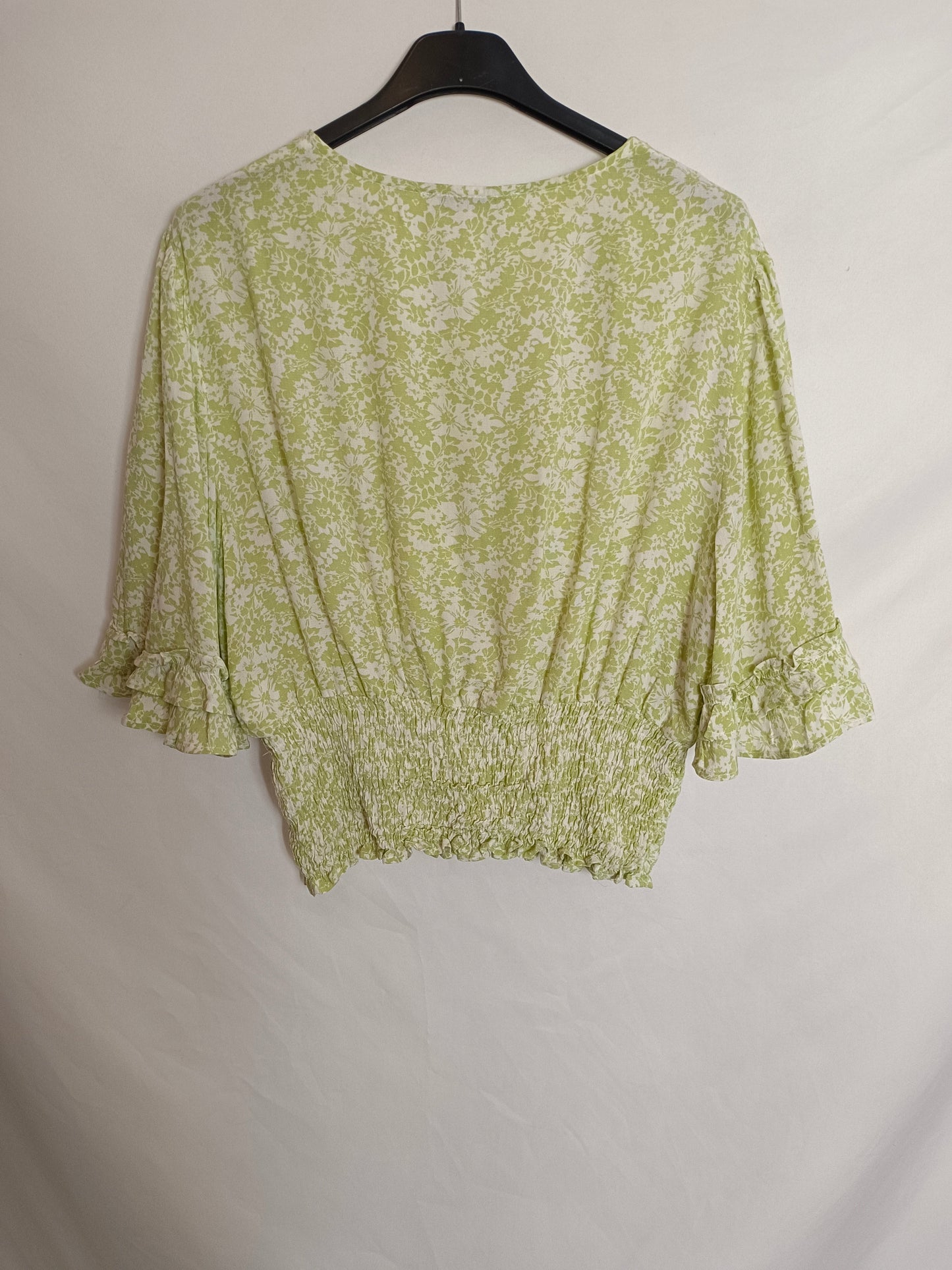 PULL&BEAT. Top verde flores  T.l