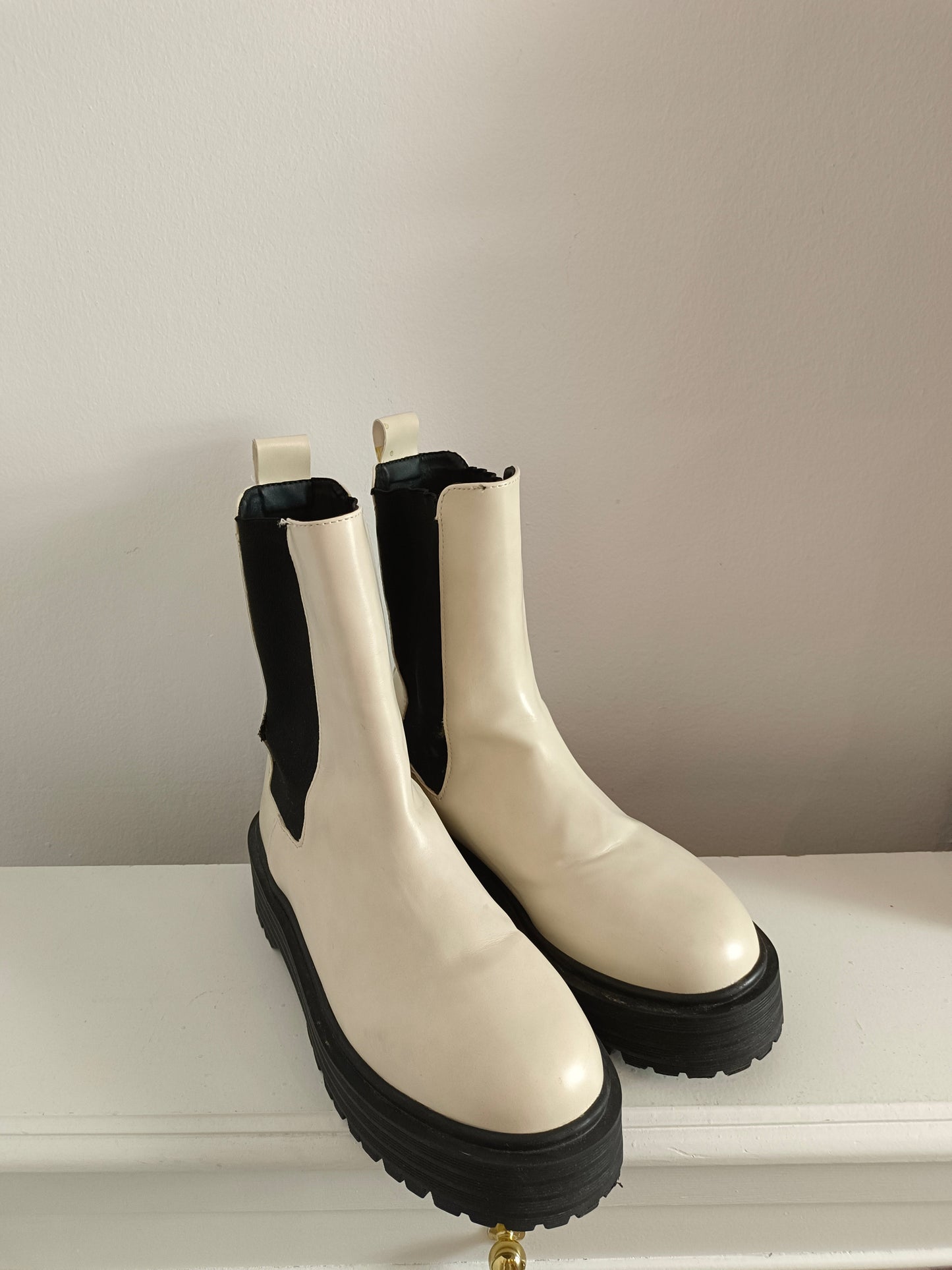 PULL&BEAR. Botines beige T.39