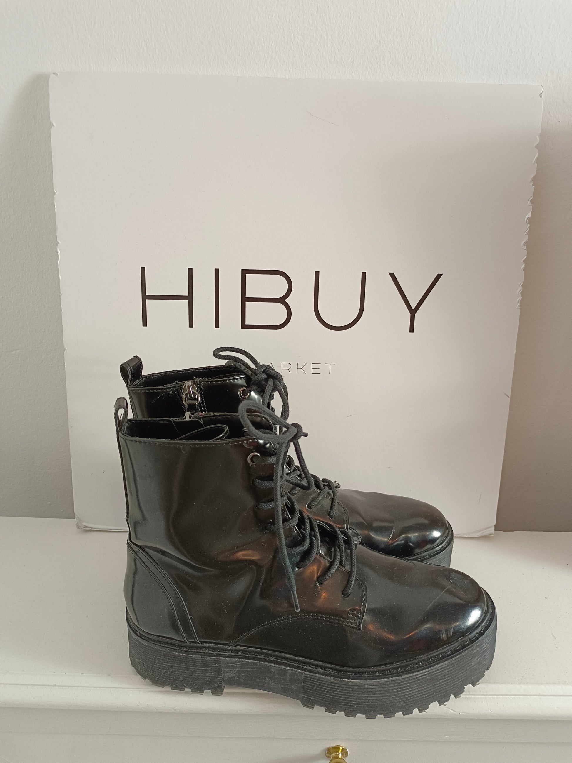 Botas negras charol – Hibuy market - Main Image
