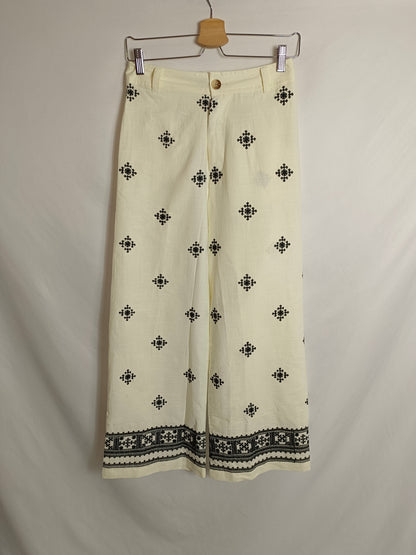 ZARA. Pantalón algodón bordado T.s