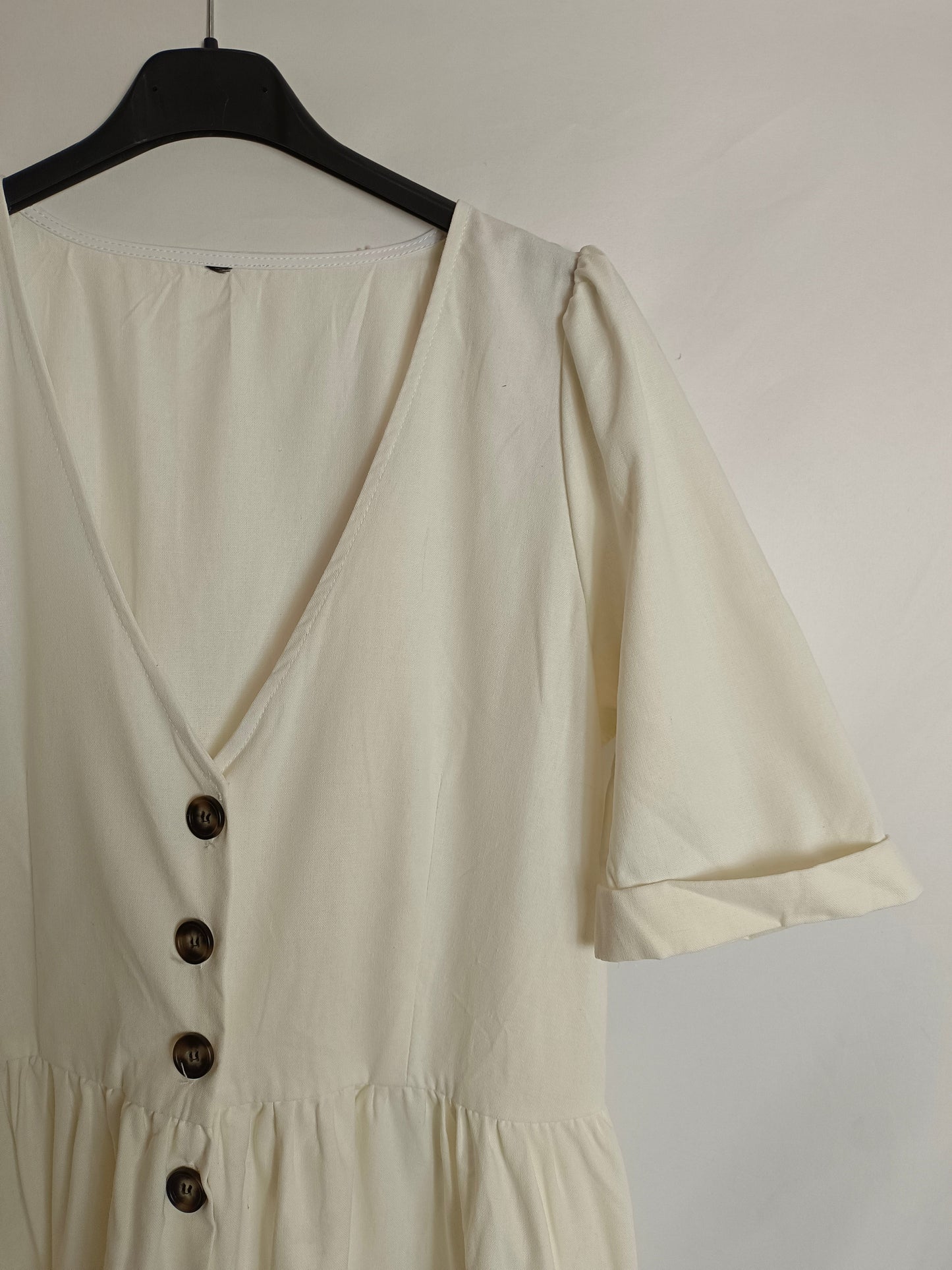 OTHERS. White buttoned dress Your(s)