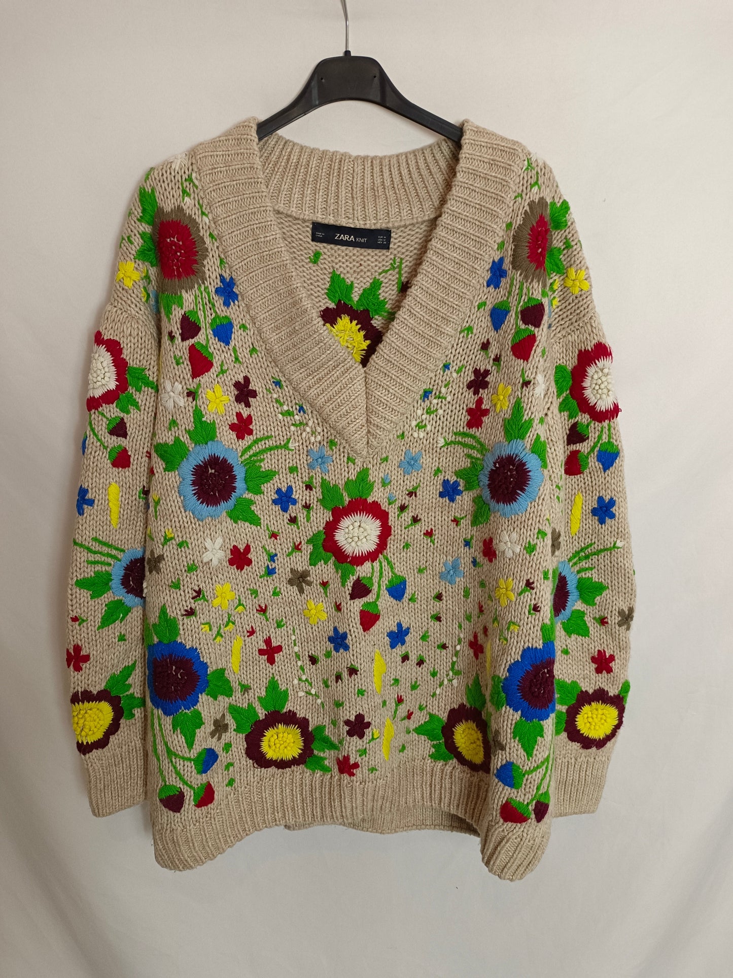 ZARA. Jersey beige bordado T.m