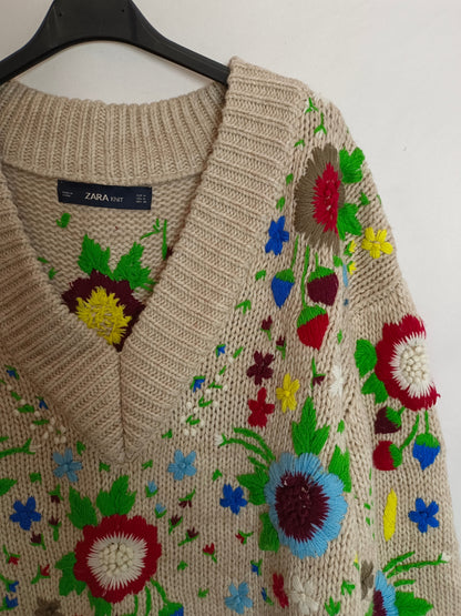 ZARA. Jersey beige bordado T.m