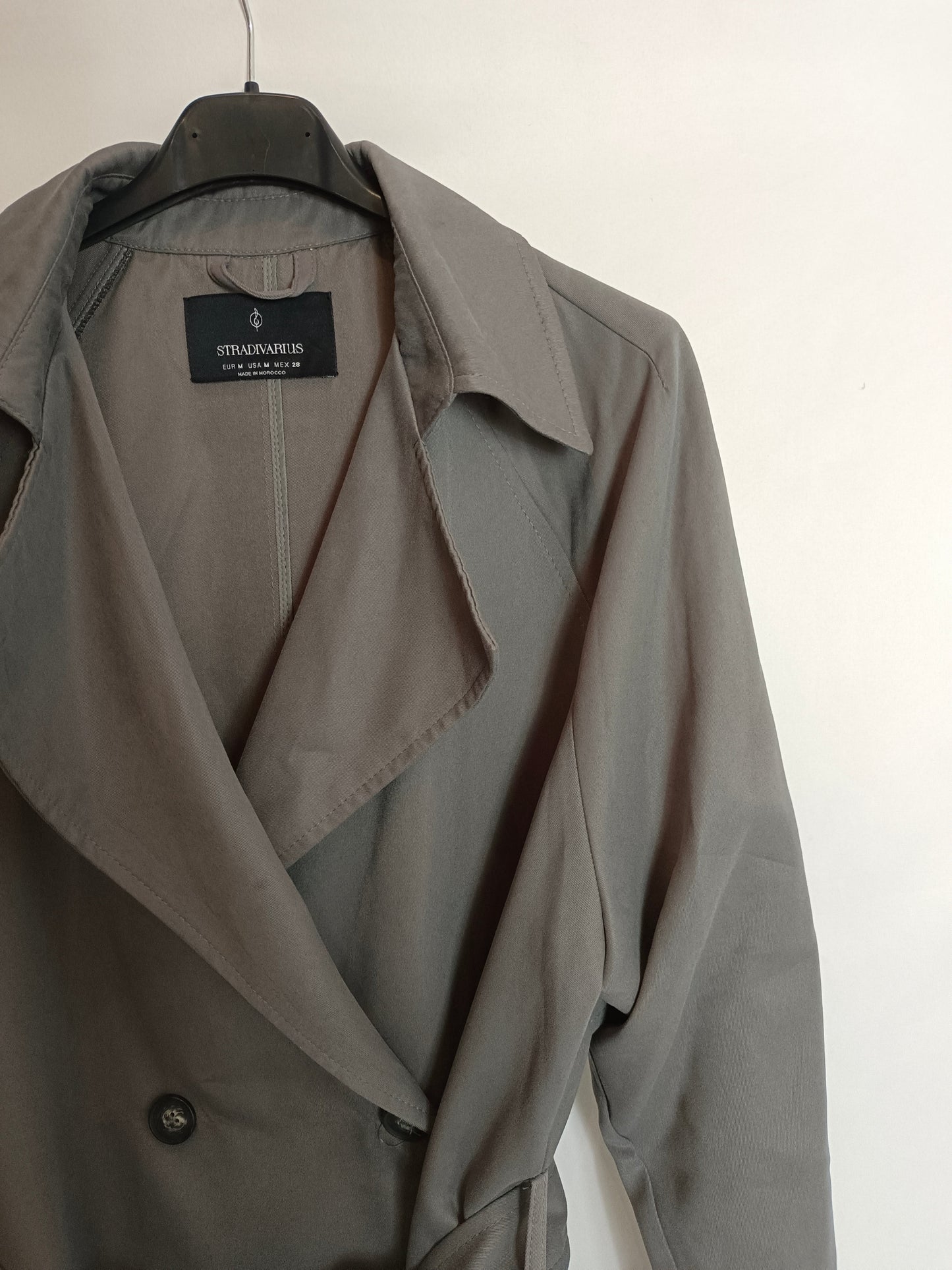 STRADIVARIUS. Flowing grey trench coat Tm