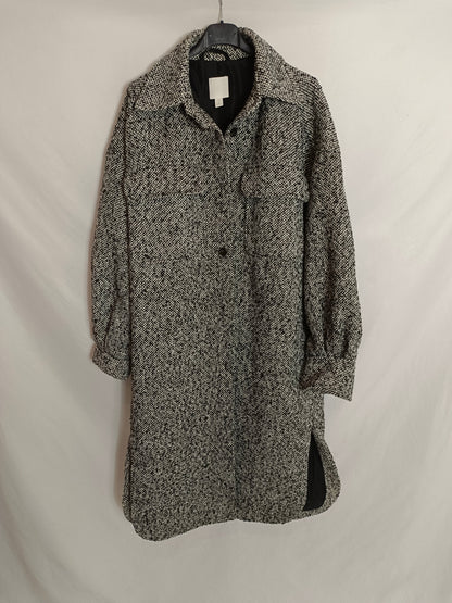 H&M. Abrigo jaspeado negro y blanco T.s