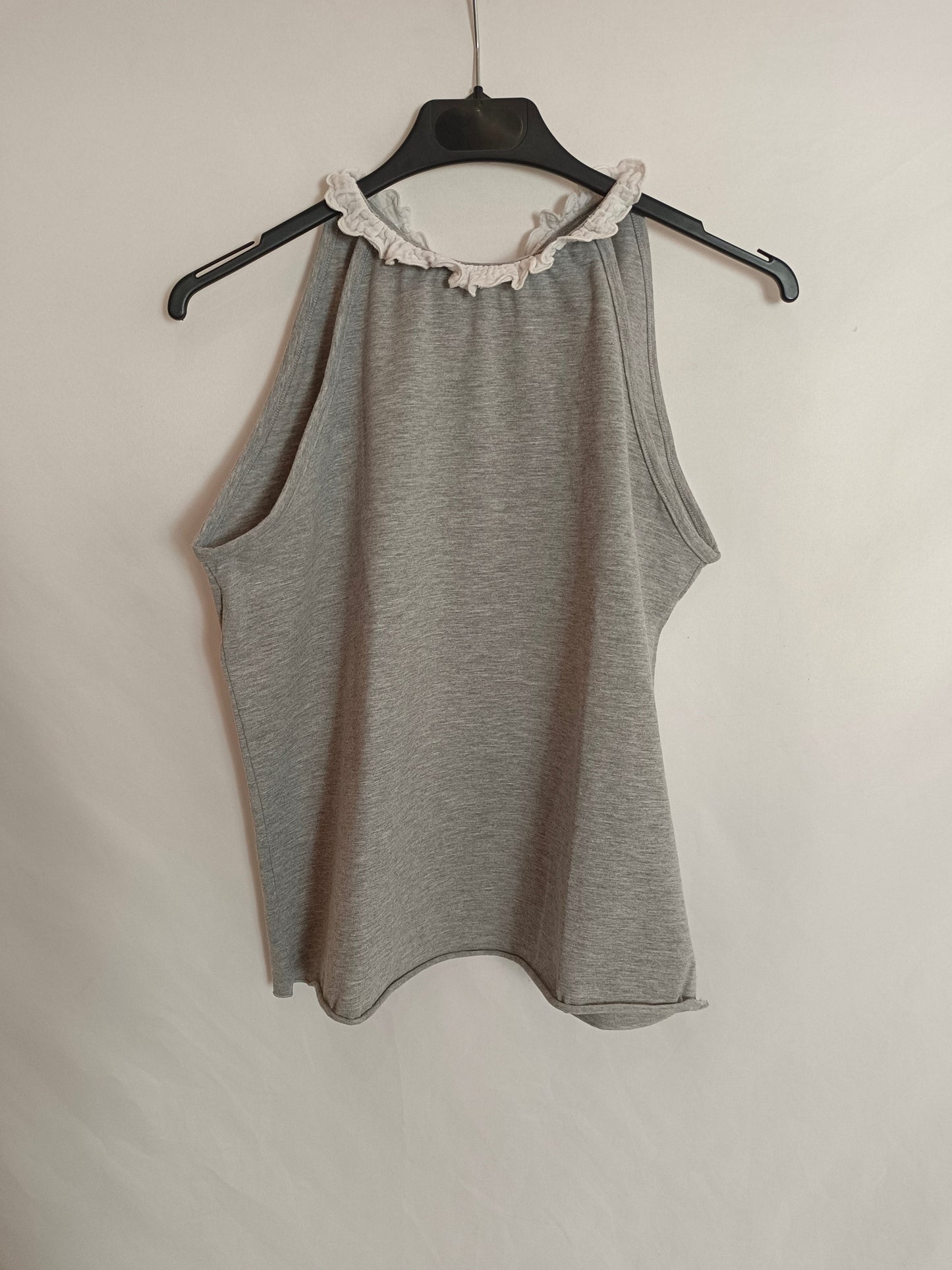 LOVELY BOLITA. Grey halterneck top TM