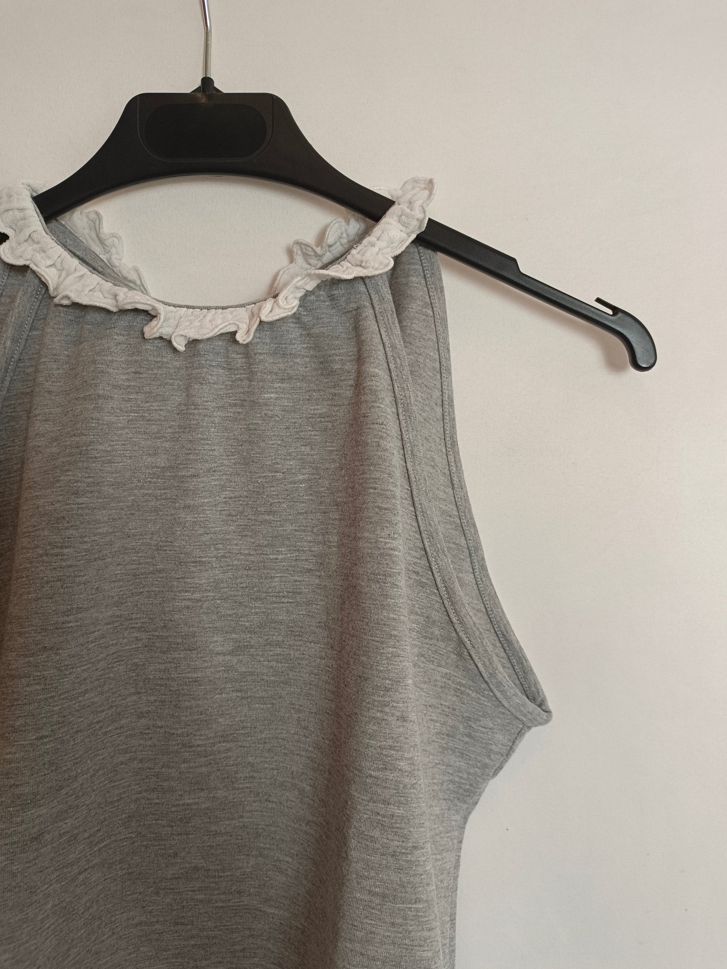LOVELY BOLITA. Grey halterneck top TM